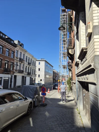 stelling en bouwlift in Brussel voor dakwerken